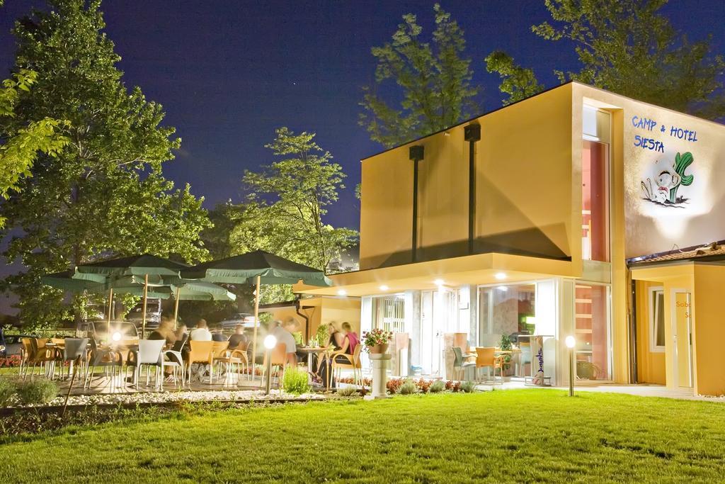 Garni Hotel Siesta โนวาโกริคา ภายนอก รูปภาพ