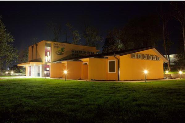 Garni Hotel Siesta โนวาโกริคา ภายนอก รูปภาพ