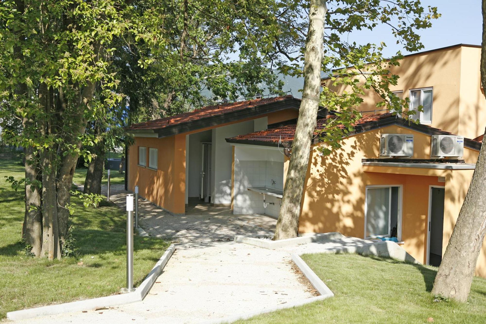 Garni Hotel Siesta โนวาโกริคา ภายนอก รูปภาพ