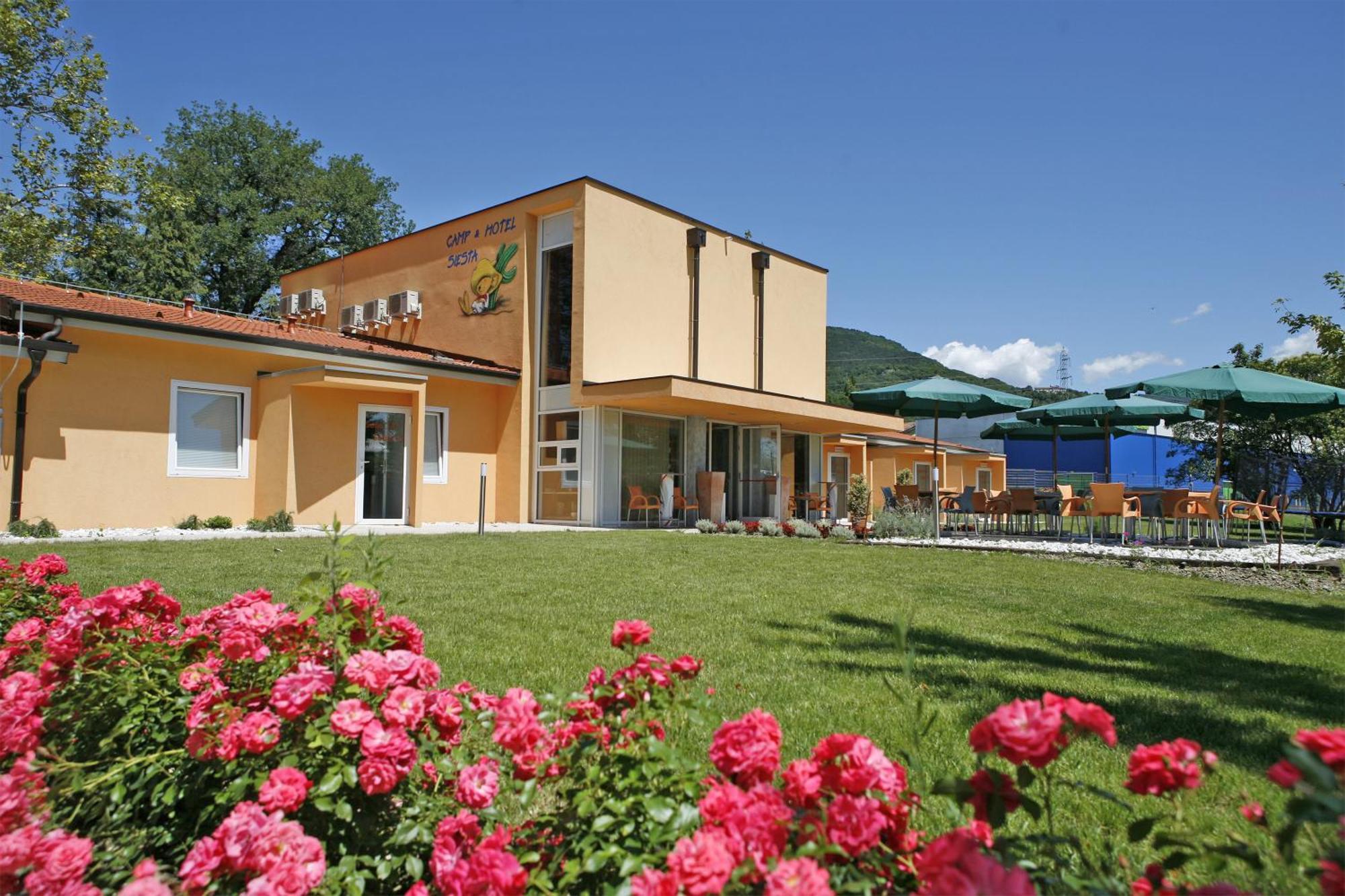 Garni Hotel Siesta โนวาโกริคา ภายนอก รูปภาพ