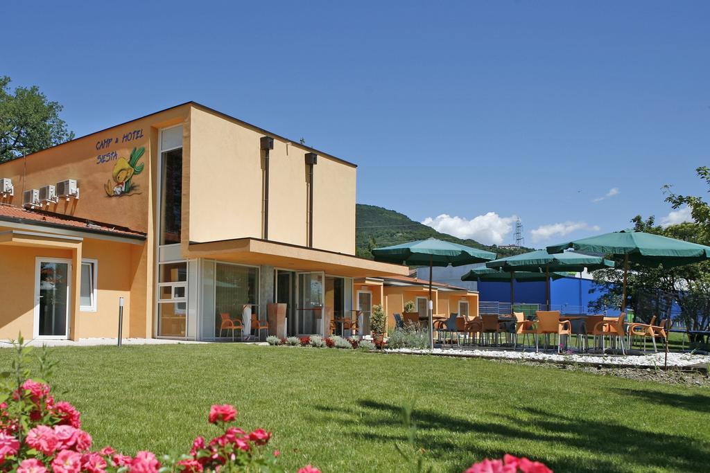 Garni Hotel Siesta โนวาโกริคา ภายนอก รูปภาพ