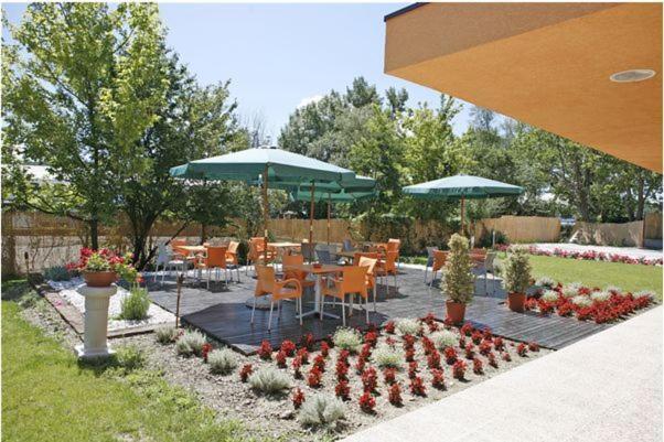 Garni Hotel Siesta โนวาโกริคา ภายนอก รูปภาพ